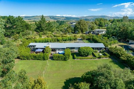 Photo of property in 1 Holden Way, Fitzherbert, Palmerston North, 4471