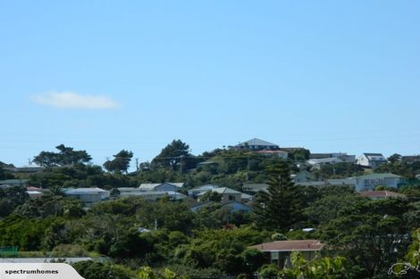 Photo of property in 3 Merritt Way, Newlands, Wellington, 6037