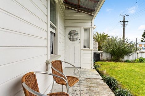 Photo of property in 16 Carlton Avenue, Gonville, Whanganui, 4501