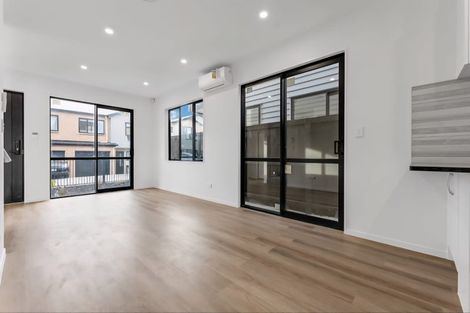 Photo of property in 2/97 Great South Road, Manurewa, Auckland, 2102