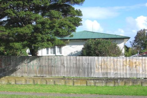 Photo of property in 71 Larnoch Road, Henderson, Auckland, 0610