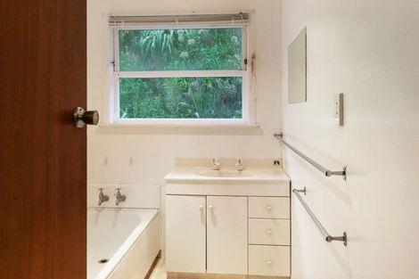 Photo of property in 231 Dowse Drive, Maungaraki, Lower Hutt, 5010