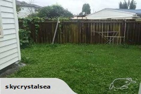 Photo of property in 2/56 Northcote Road, Northcote, Auckland, 0627