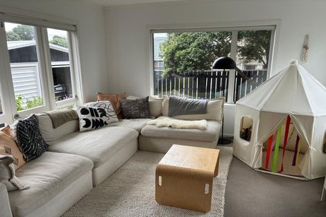 Photo of property in 10 Ngapotiki Street, Paraparaumu Beach, Paraparaumu, 5032