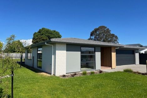 Photo of property in 14 Hereford Drive, Carterton, 5713