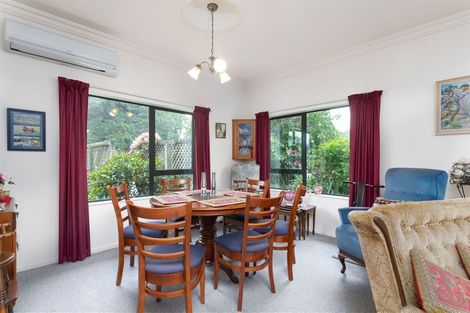 Photo of property in 1 Oak View Place, Greytown, 5712