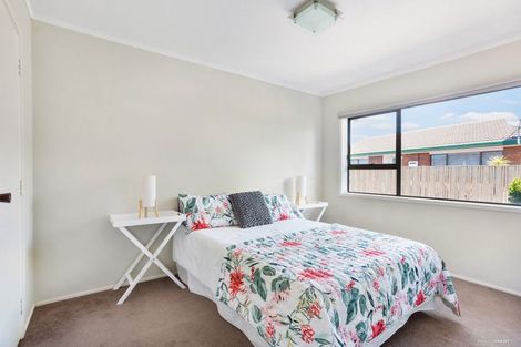 Photo of property in 2/10 Kentigern Close, Pakuranga, Auckland, 2010