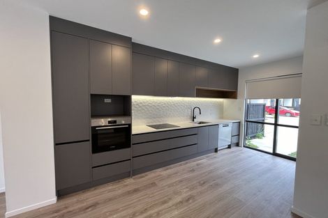 Photo of property in 73 Papatupu Way, Kumeu, 0810