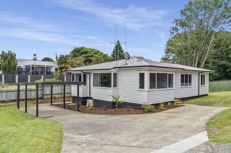Photo of property in 12e Woodhouse Place, West Harbour, Auckland, 0618