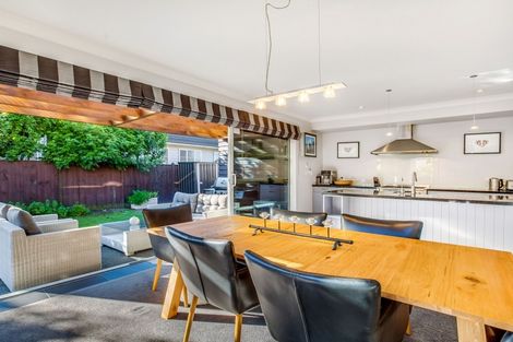 Photo of property in 17 Hinau Street, New Lynn, Auckland, 0600