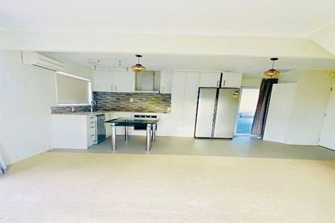 Photo of property in 2 Caspian Close, New Lynn, Auckland, 0600