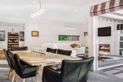 Photo of property in 17 Hinau Street, New Lynn, Auckland, 0600