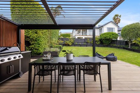 Photo of property in 23 Braemar Road, Rothesay Bay, Auckland, 0630