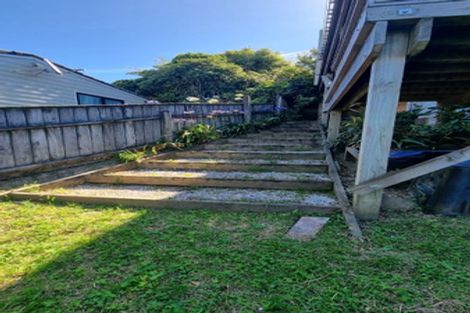 Photo of property in 29f2 Cheltenham Terrace, Newlands, Wellington, 6037
