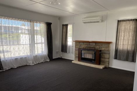 Photo of property in 27 Collins Road, Melville, Hamilton, 3206