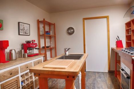 Photo of property in 274 Queens Drive, Lyall Bay, Wellington, 6022