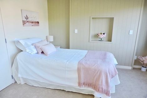 Photo of property in 30 Tiketike Way, Brooklyn, Wellington, 6021