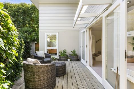 Photo of property in 8 Shanaway Rise, Hillcrest, Auckland, 0627