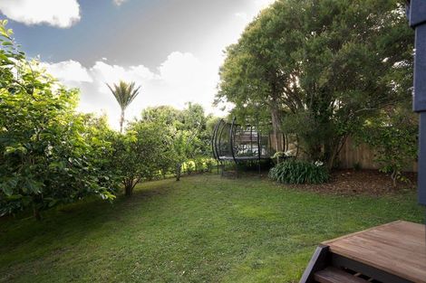 Photo of property in 2/15b Nandana Drive, Glen Eden, Auckland, 0602