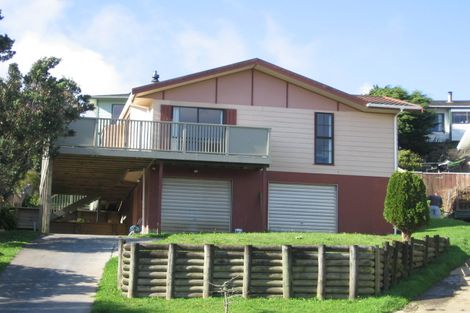 Photo of property in 7 Pimlico Place, Newlands, Wellington, 6037