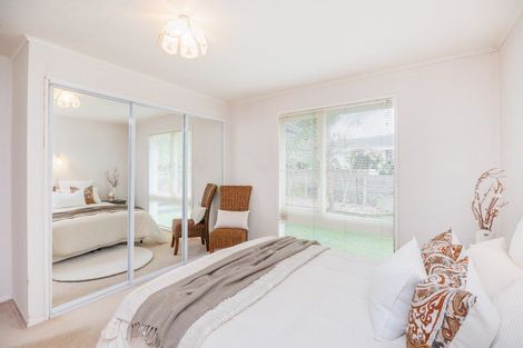 Photo of property in 17 Chilton Grove, Hokowhitu, Palmerston North, 4410