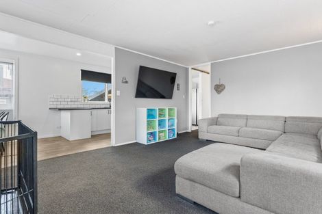 Photo of property in 18 Ngaire Street, Longburn, Palmerston North, 4412