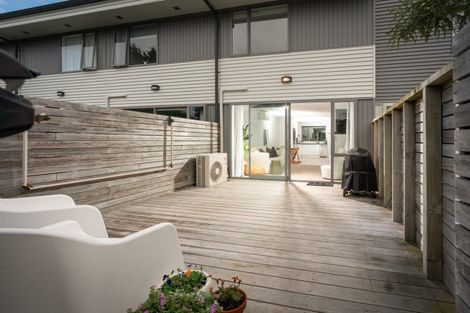 Photo of property in 13/2u Stone Street, Miramar, Wellington, 6022