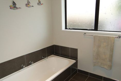 Photo of property in 32 Coates Place, Rangiora, 7400