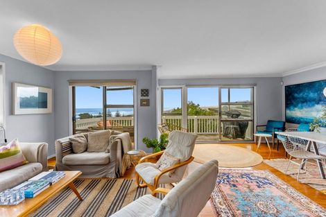 Photo of property in 27 Domain Crescent, Muriwai, Waimauku, 0881