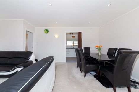 Photo of property in 9a/1 Tawa Road, Te Atatu Peninsula, Auckland, 0610