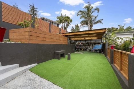 Photo of property in 21 Scotstoun Place, Glen Eden, Auckland, 0602