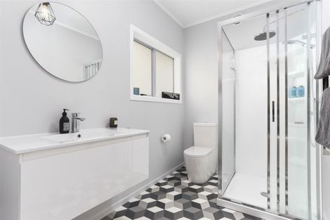 Photo of property in 18 Glade Place, Birkenhead, Auckland, 0626