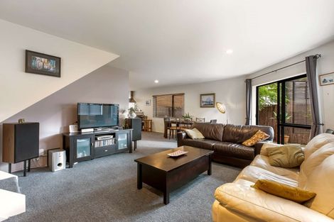 Photo of property in 37 Fields Parade, Oteha, Auckland, 0632