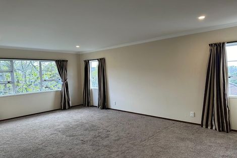Photo of property in 11 Ravenstone Place, Chatswood, Auckland, 0626
