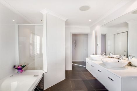 Photo of property in 17 Hinau Street, New Lynn, Auckland, 0600