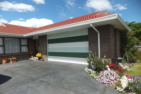 Photo of property in 11 Oakley Crescent, Hornby, Christchurch, 8042