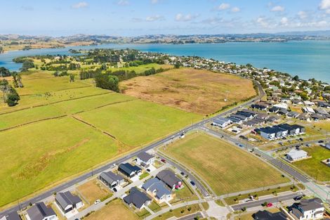 Photo of property in 17 Uatoto Road, Clarks Beach, 2122