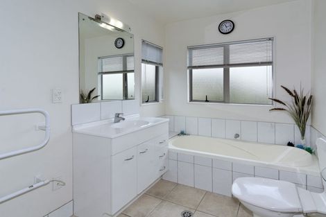Photo of property in 25b Lucienne Drive, Ranui, Auckland, 0612