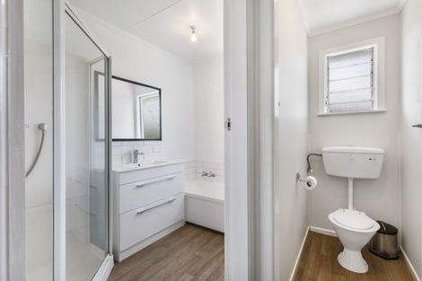 Photo of property in 108 Collins Road, Melville, Hamilton, 3206