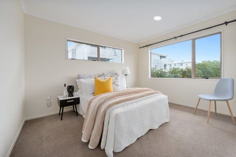 Photo of property in 16h Lincoln Road, Henderson, Auckland, 0610