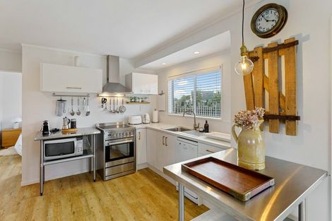 Photo of property in 3 Mavis Avenue, Waikawa Beach, Manakau, 5573