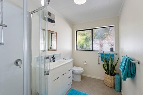 Photo of property in 56a Rewarewa Crescent, Waikanae, 5036