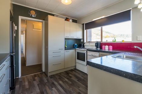 Photo of property in 159 Waikawa Road, Picton, 7220
