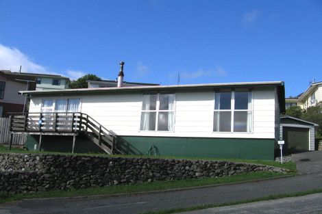 Photo of property in 11 Pimlico Place, Newlands, Wellington, 6037