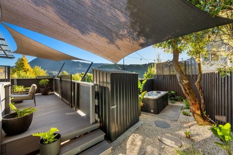 Photo of property in 33 Milton Terrace, Picton, 7220