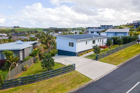 Photo of property in 9 Weka Street, Mangawhai, 0505
