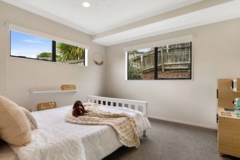 Photo of property in 2/32 Hand Road, Helensville, 0800