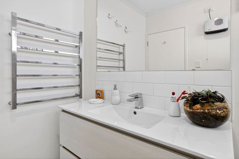 Photo of property in 2/35 Rangitoto Terrace, Milford, Auckland, 0620