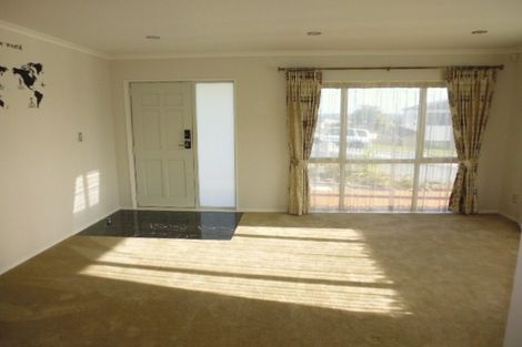 Photo of property in 13 Kereru Rise, Papakura, 2110