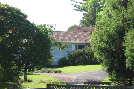 Photo of property in 1/5 Havelle Avenue, Titirangi, Auckland, 0604